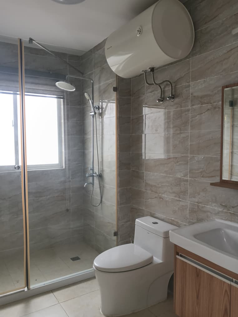 Five (5) Bedroom House with For Rent at Lashibi