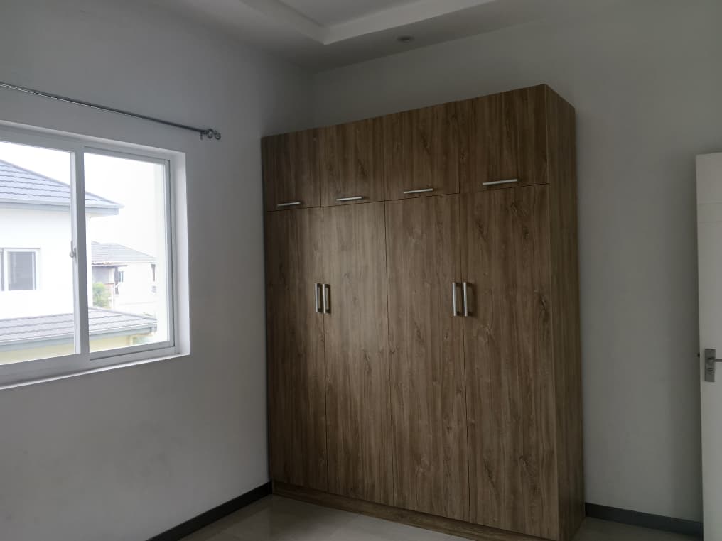 Five (5) Bedroom House with For Rent at Lashibi