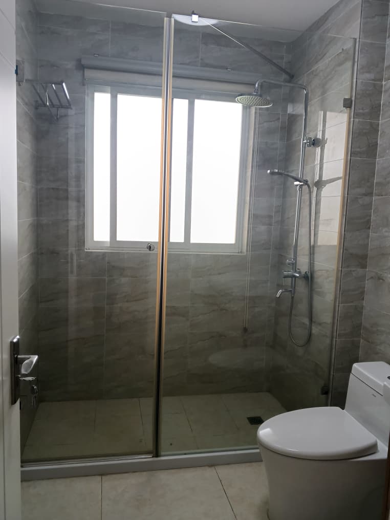 Five (5) Bedroom House with For Rent at Lashibi