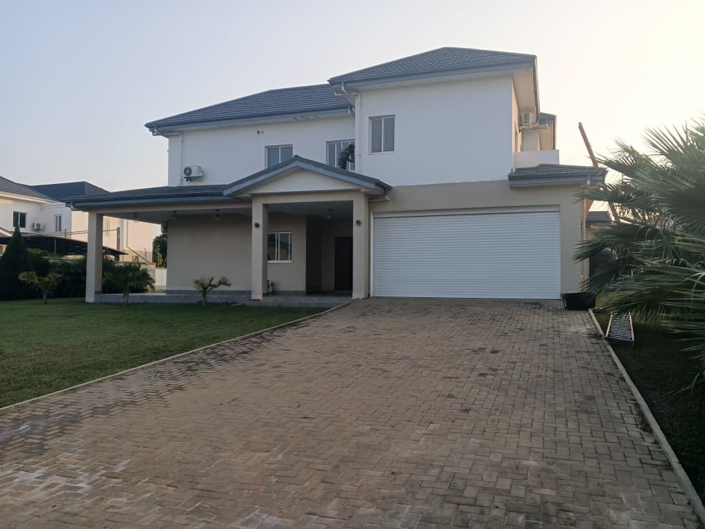Five (5) Bedroom House with For Rent at Lashibi