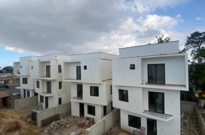 Four (4) Bedroom Townhouse with Boys' Quarters For Sale in a Gated Community at Roman Ridge