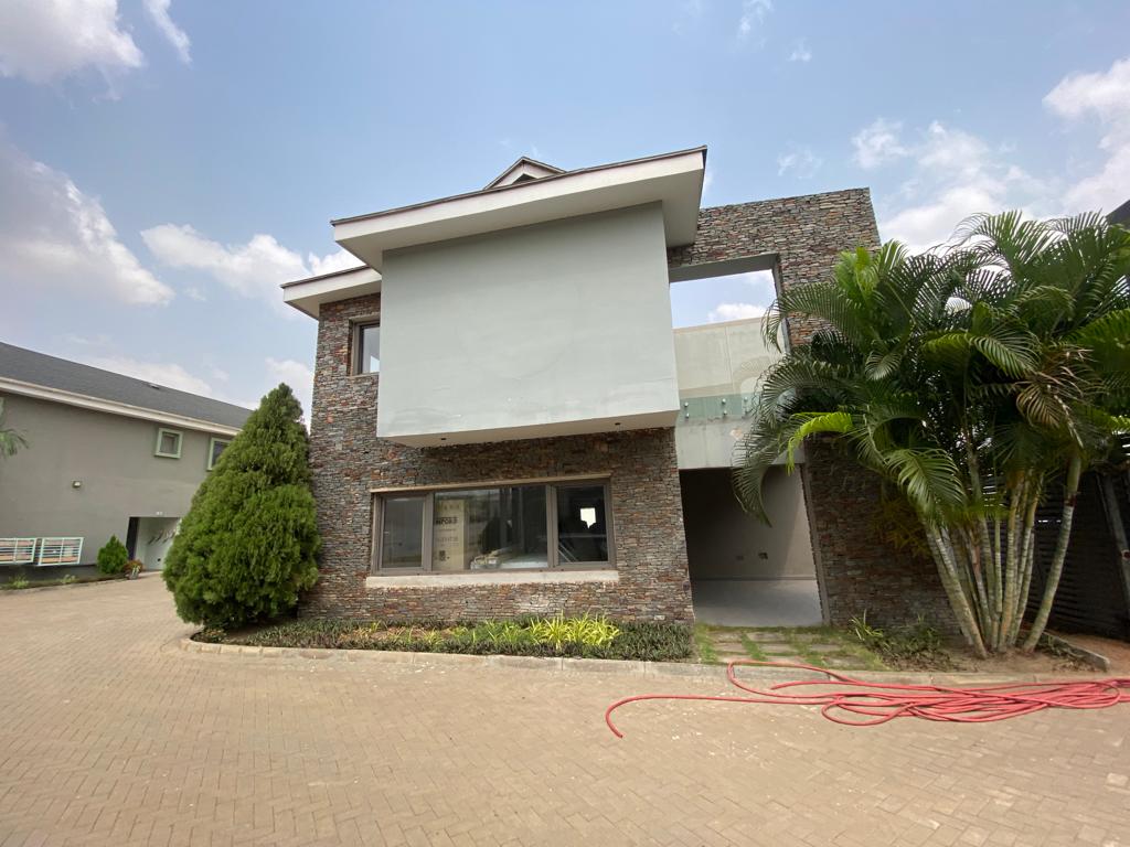 Four 4-Bedroom Townhouse for Sale at East Airport