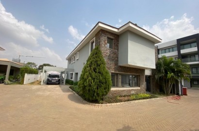 Four 4-Bedroom Townhouse for Sale at East Airport