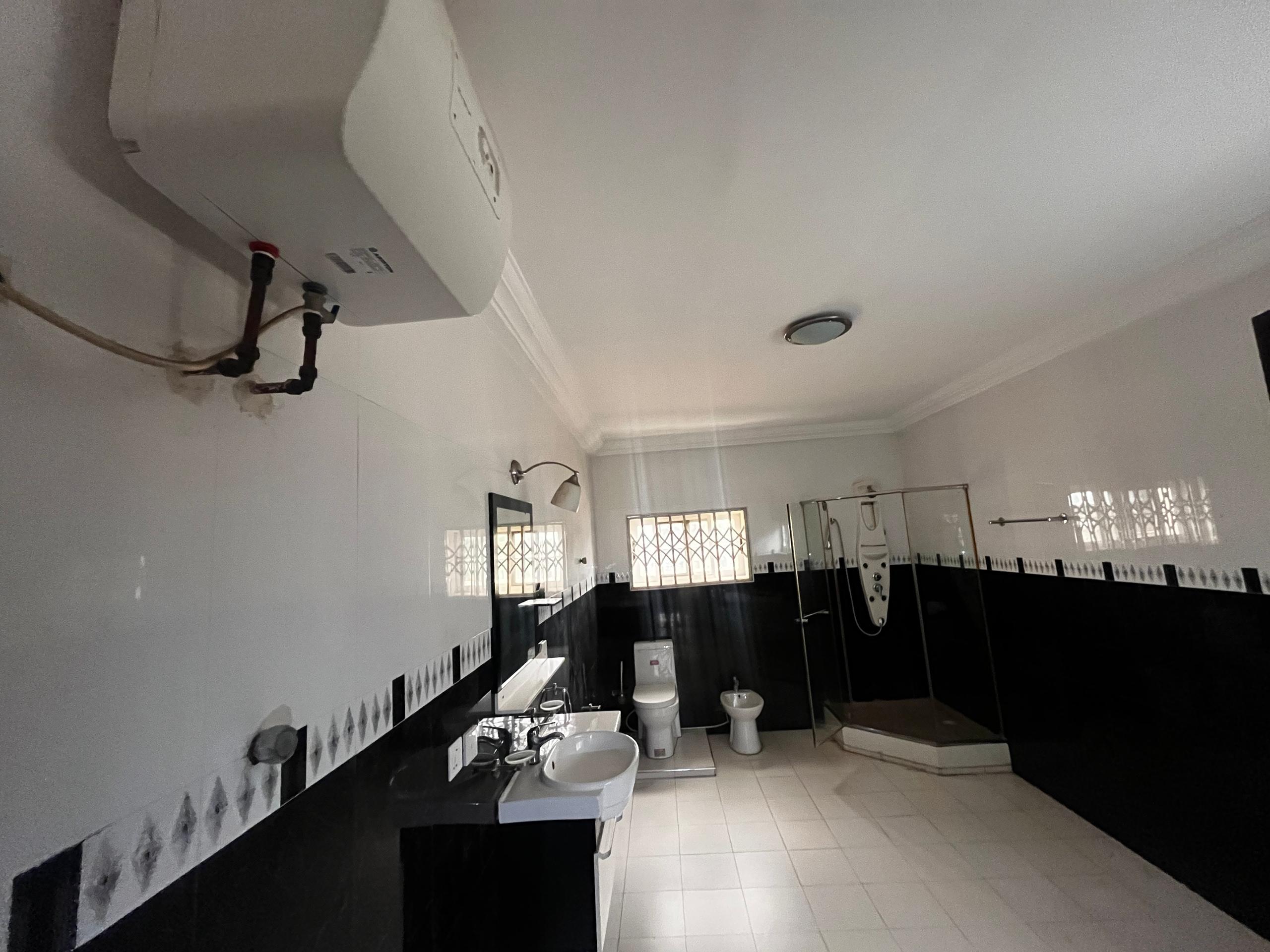 Four (4) Bedroom House For Rent at Adjiringanor