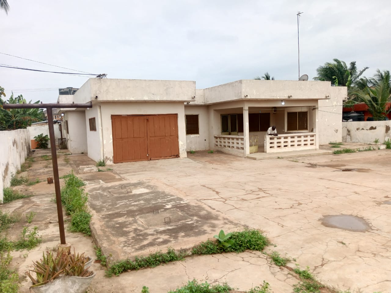 Four (4) Bedroom House For Rent at Ashaley Botwe