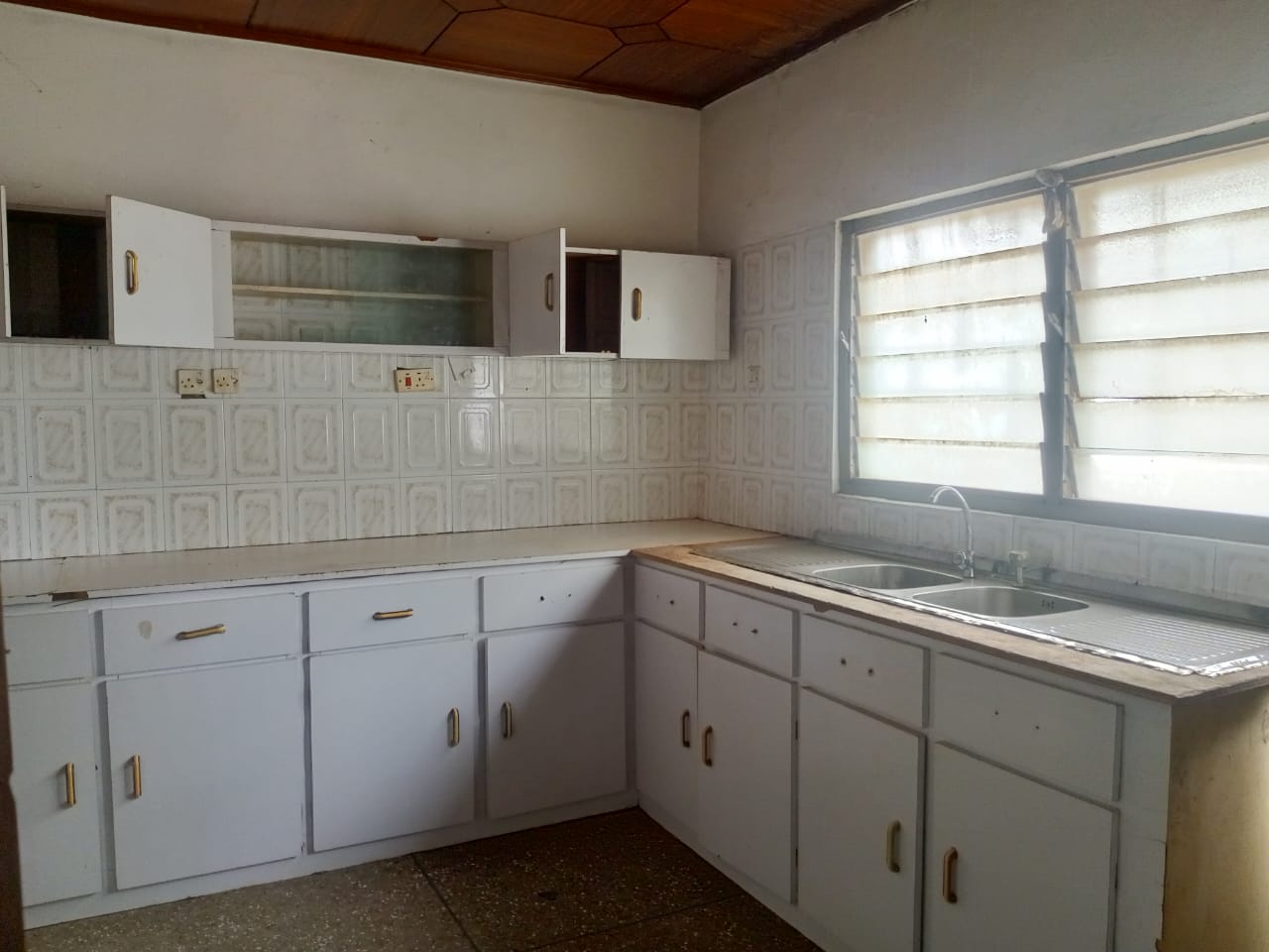 Four (4) Bedroom House For Rent at Ashaley Botwe
