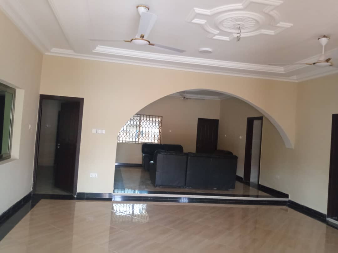 Four (4) Bedroom House For Rent at New Bortianor