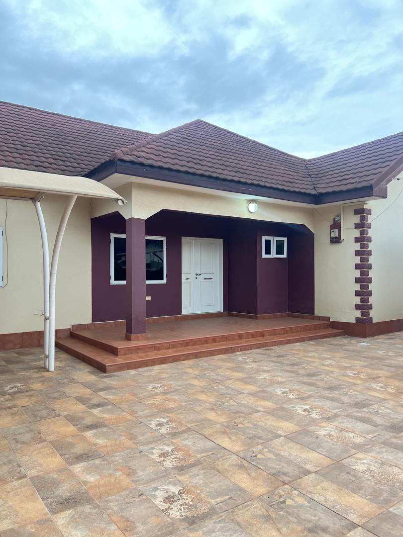 Four (4) Bedroom House For Rent at Oyarifa