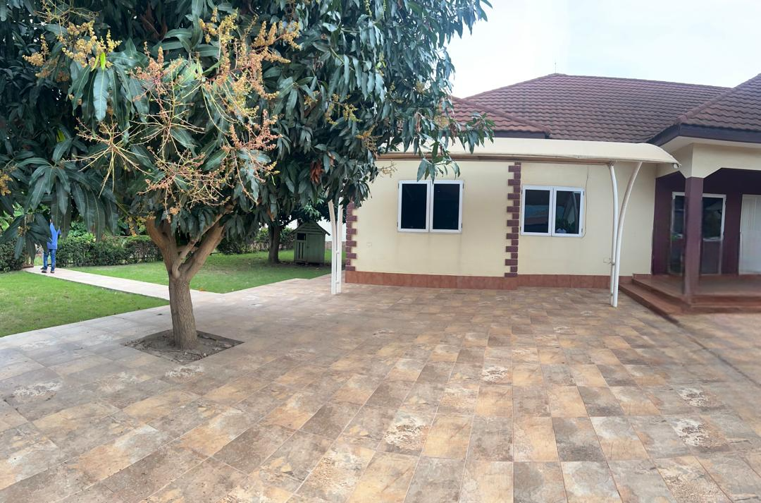 Four (4) Bedroom House For Rent at Oyarifa