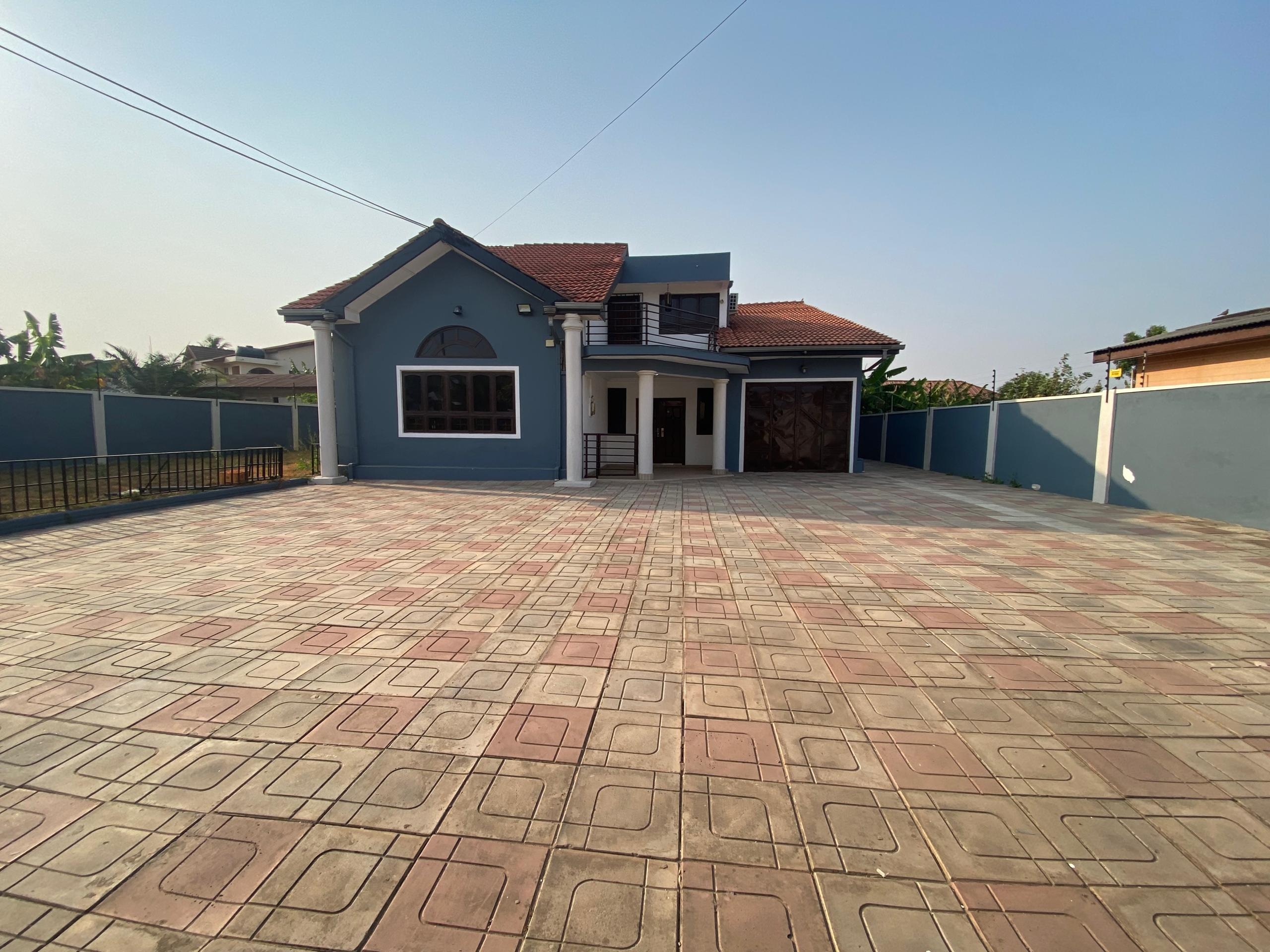 Four (4) Bedroom House For Rent at Spintex 