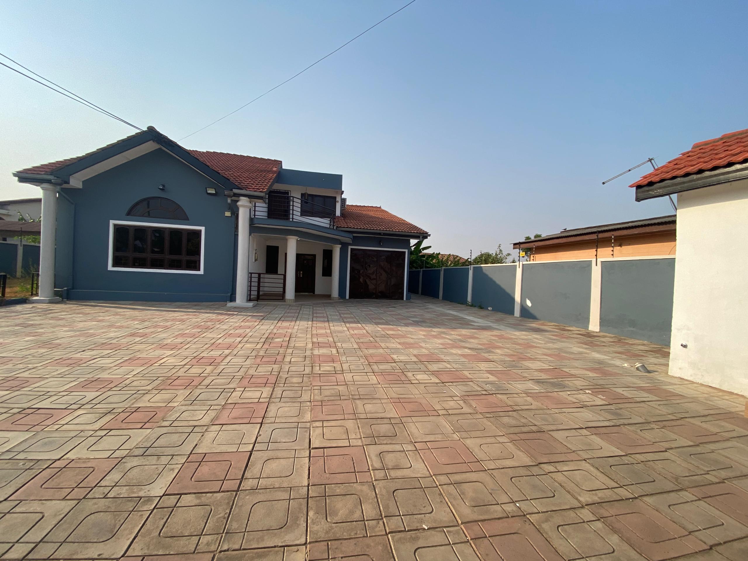 Four (4) Bedroom House For Rent at Spintex 