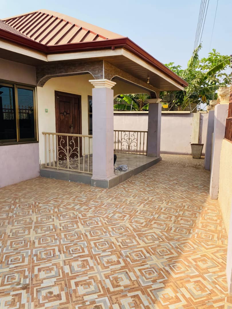 Four (4) Bedroom House For Rent at Teshie Bushroad