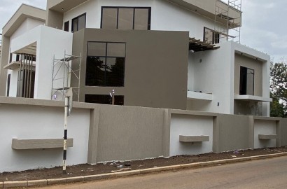 Four (4) Bedroom House for Sale at Kumasi Ridge-Nhyiaeso