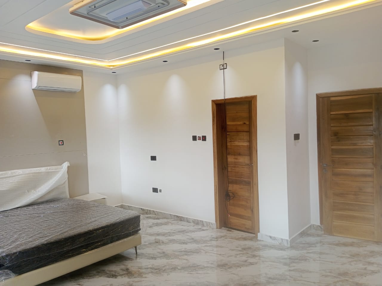 Four (4) Bedroom House For Sale at Lakeside