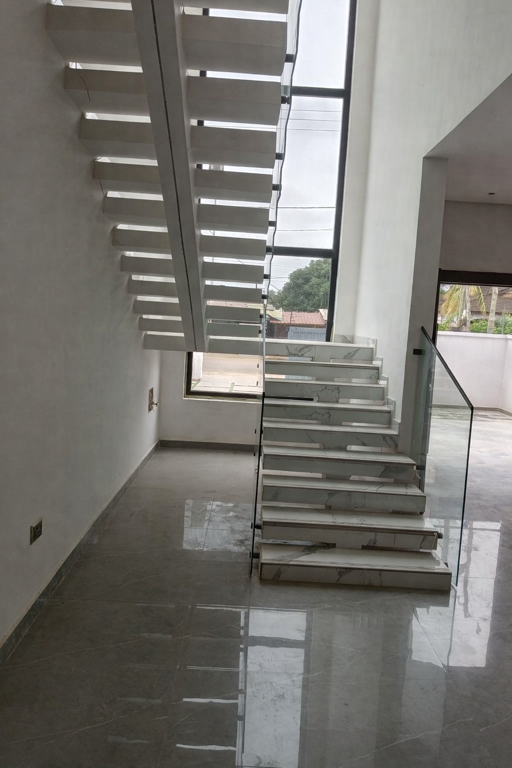 Four (4) Bedroom House with Swimming Pool For Sale at Lakeside