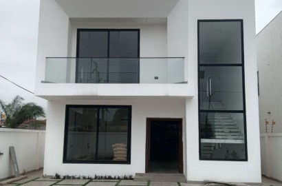 Four (4) Bedroom House with Swimming Pool For Sale at Lakeside