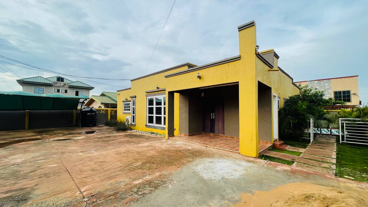 Four (4) Bedroom House with Swimming Pool For Sale at Lakeside