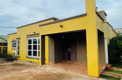 Four (4) Bedroom House with Swimming Pool For Sale at Lakeside