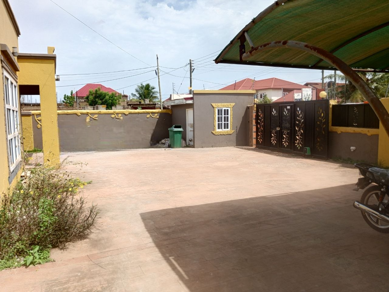 Four (4) Bedroom House with Swimming Pool For Sale at Lakeside