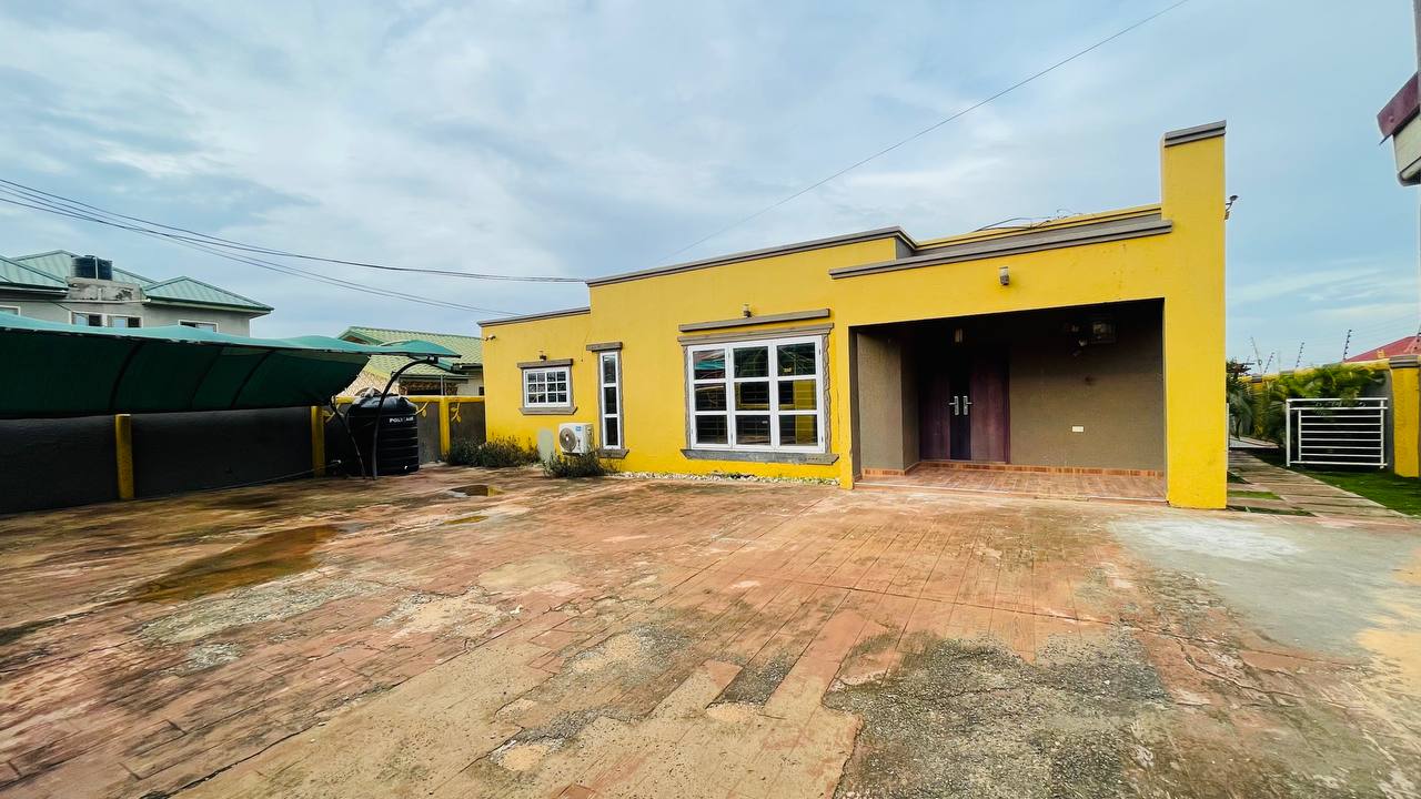 Four (4) Bedroom House with Swimming Pool For Sale at Lakeside