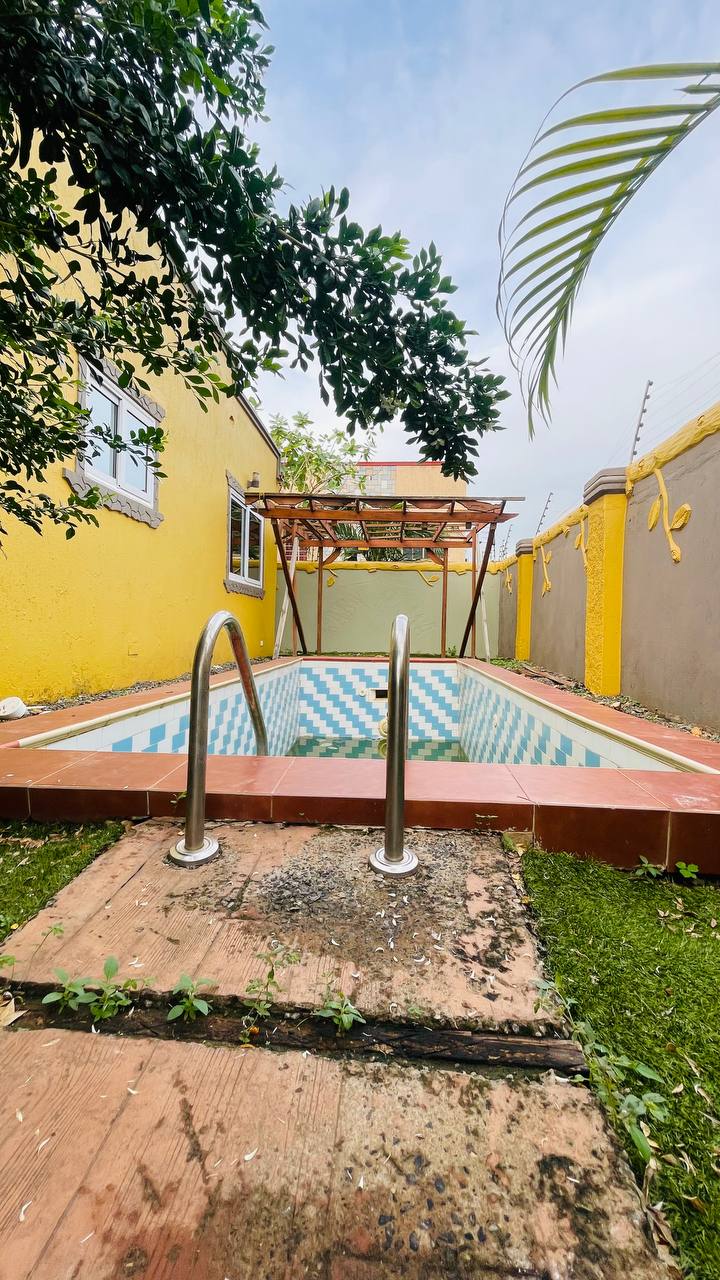 Four (4) Bedroom House with Swimming Pool For Sale at Lakeside
