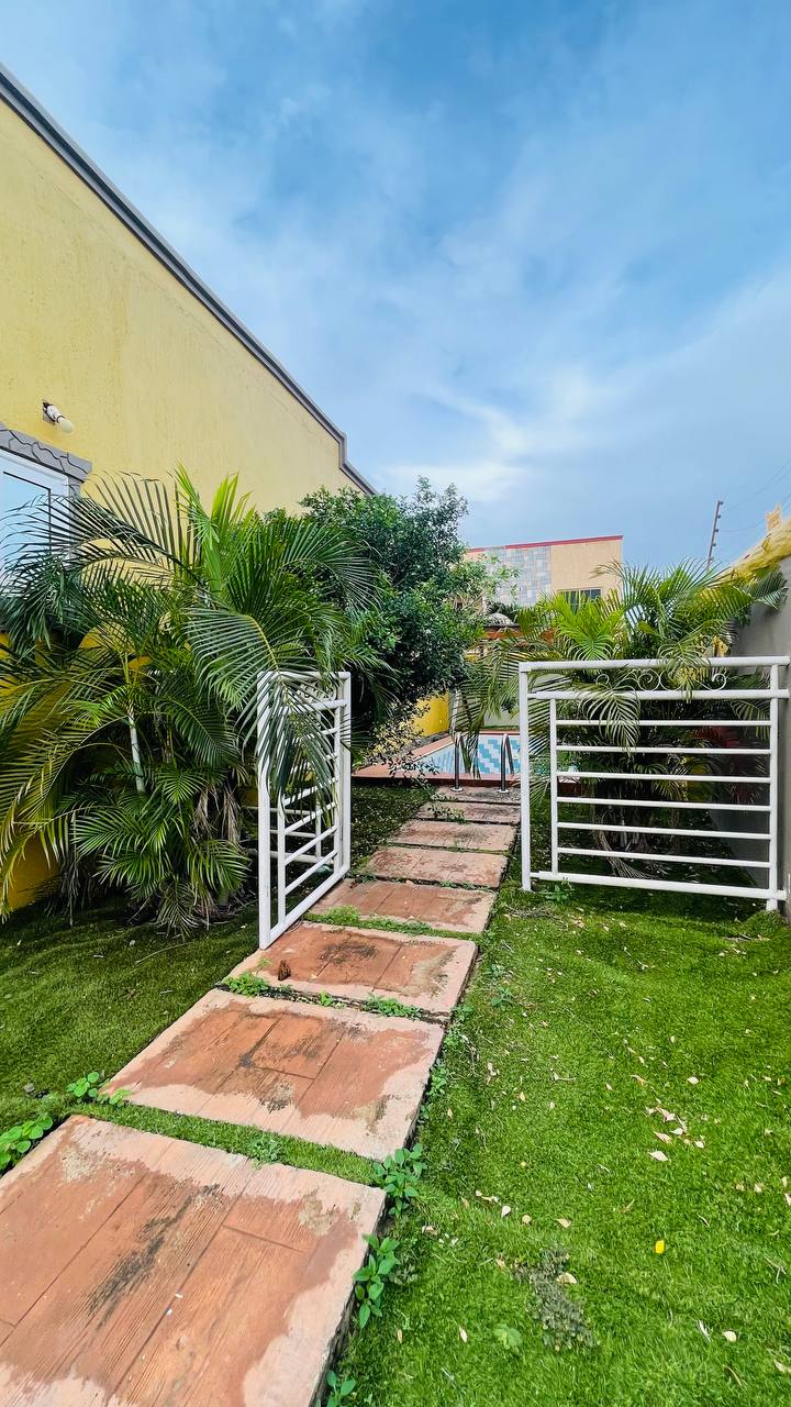 Four (4) Bedroom House with Swimming Pool For Sale at Lakeside