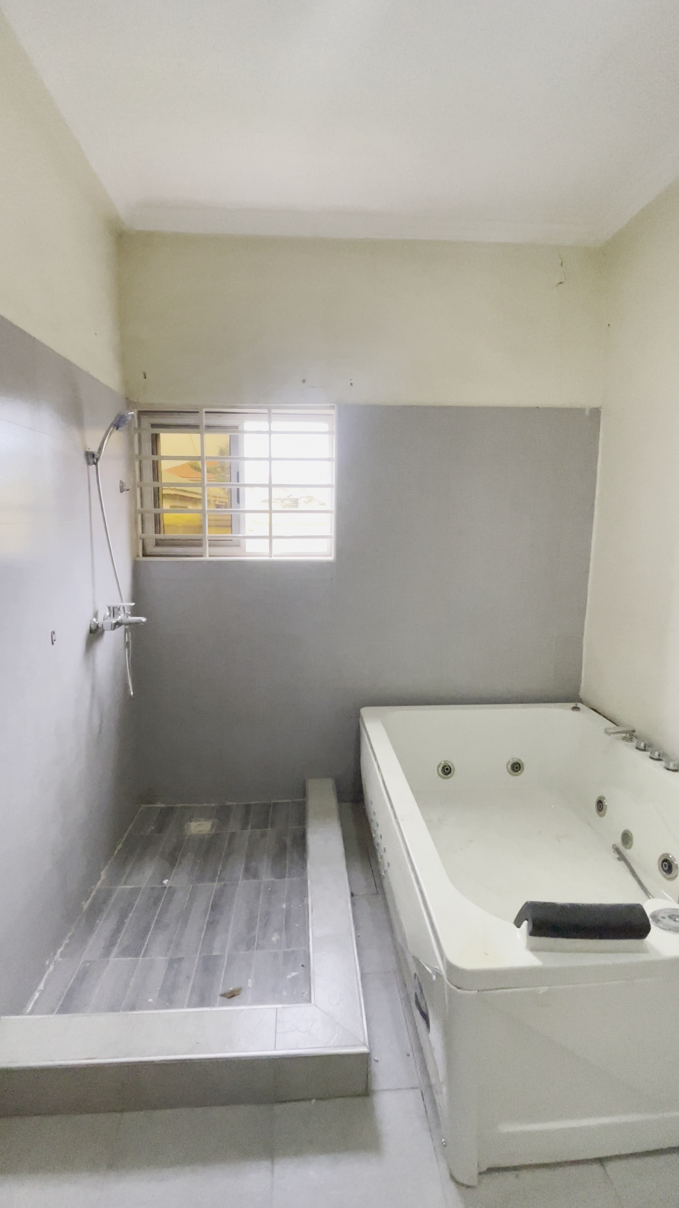 Four (4) Bedroom House with Swimming Pool For Sale at Lakeside