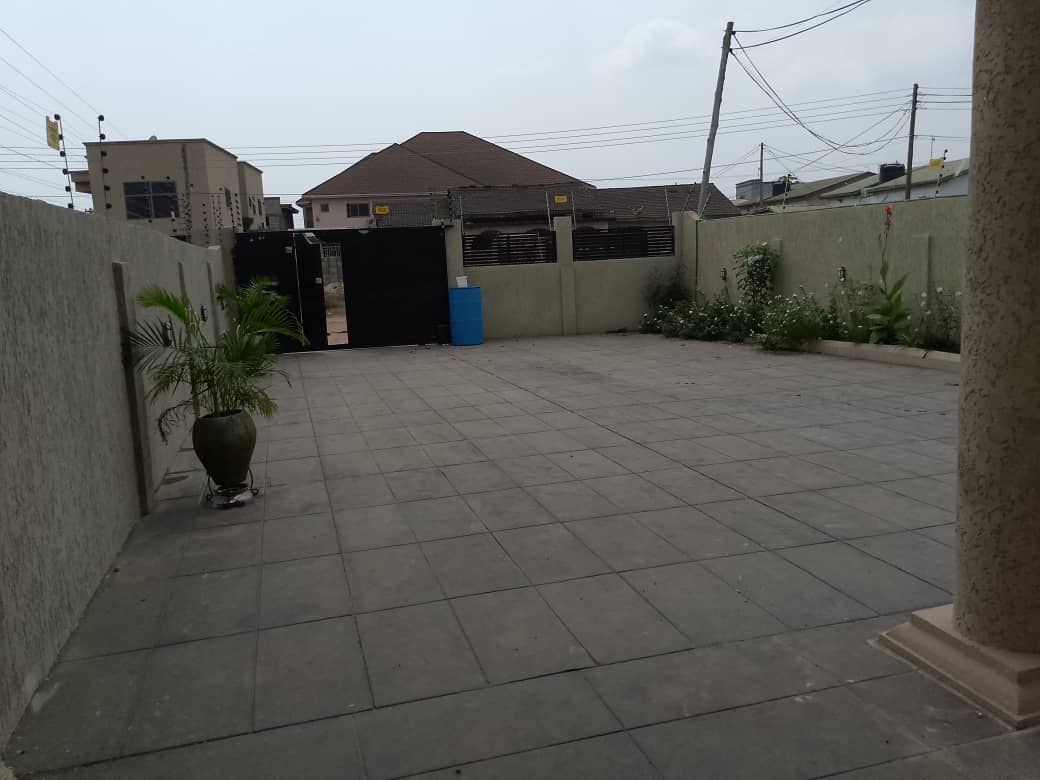 Four (4) Bedroom Semi-detached House For Rent at Lakeside Estate