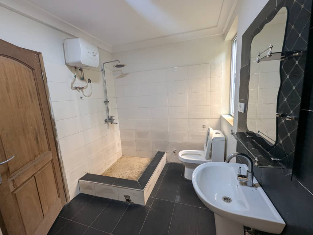 Four (4) Bedrooms House For Rent at Tesano    