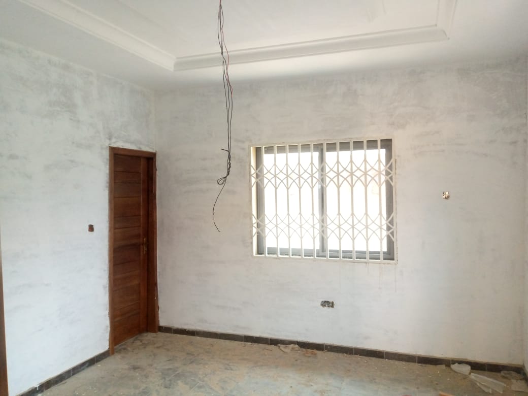 Fourteen (14) Bedroom House For Rent at Adabraka