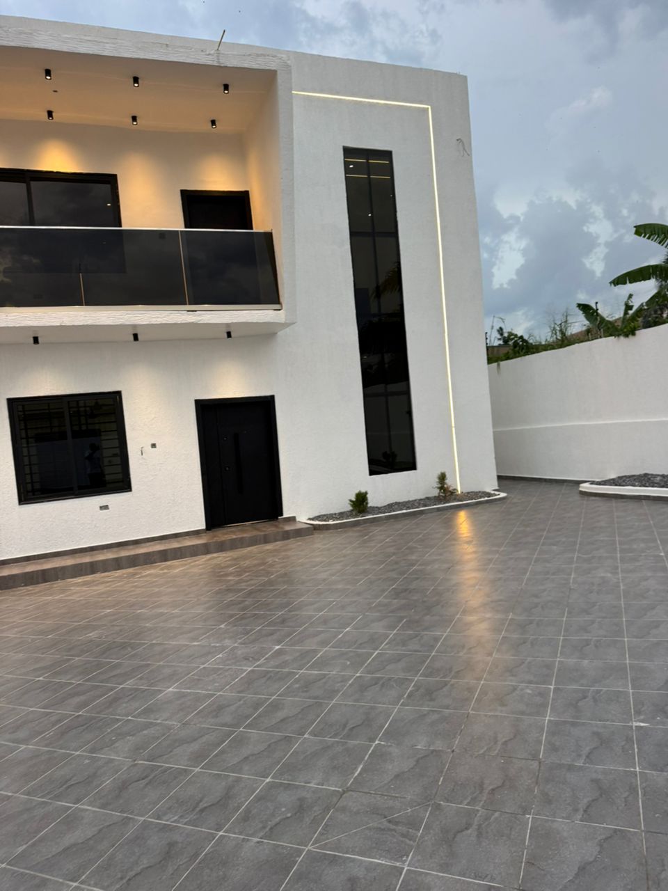 Six (6) Bedroom House For Sale at Kumasi Tech Kentinkrono