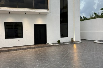 Six (6) Bedroom House For Sale at Kumasi Tech Kentinkrono