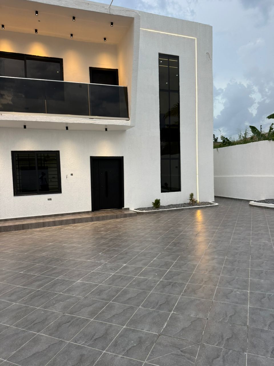 Six (6) Bedroom House For Sale at Kumasi Tech Kentinkrono