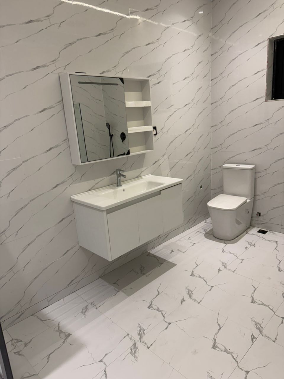 Six (6) Bedroom House For Sale at Kumasi Tech Kentinkrono