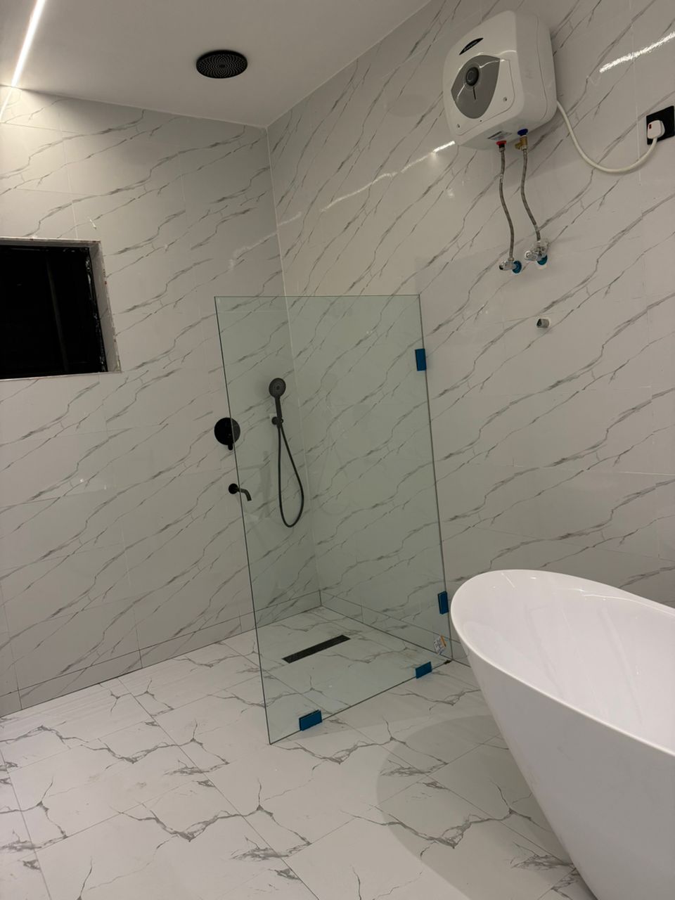 Six (6) Bedroom House For Sale at Kumasi Tech Kentinkrono