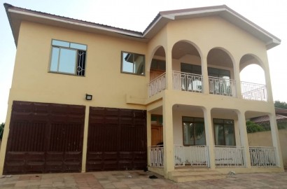 10 bedroom storey house for rent