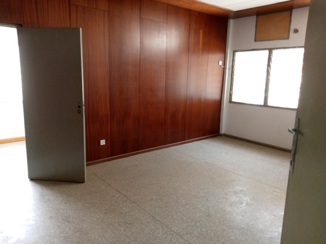 8 room office space for rent
