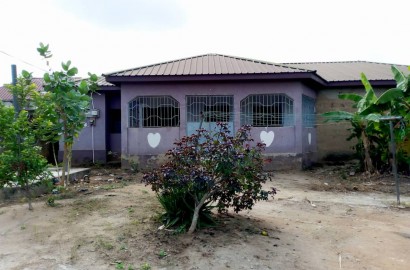 A 3 Bedroom House with an Uncompleted Boys' Quarters For Sale