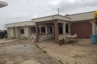 4 Bedroom House with 3 Stores for Rent