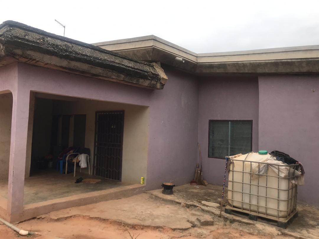 5 Bedroom House With a 2 Bedroom Boys' Quarters for sale
