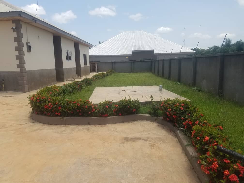 5 Bedroom House with a Water Fountain for Sale in Kumasi
