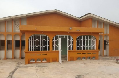 6 Bedroom House with 2 Bedroom Outhouse for Sale in Kumasi