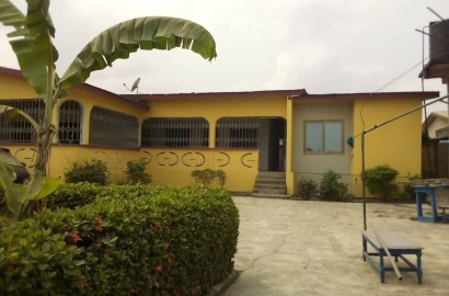 6 Bedroom House with Uncompleted Stores for Sale in Kumasi