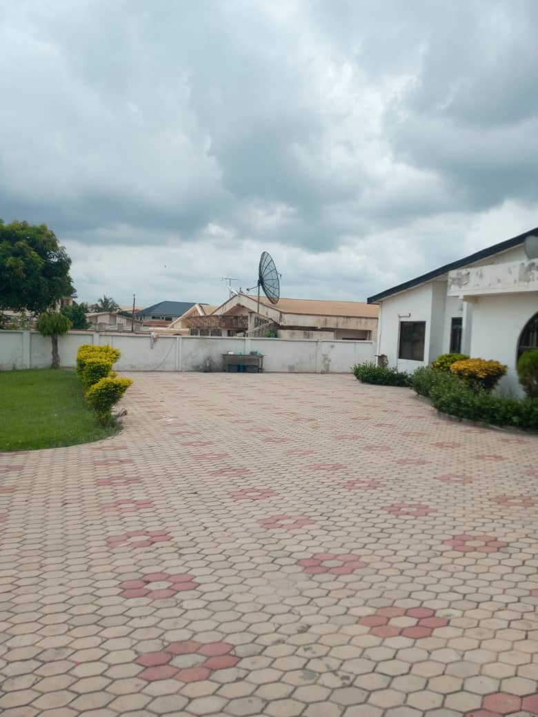8 Bedroom House for Sale in Kumasi
