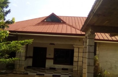 A 4 bedroom house with an uncompleted 2 bedroom story BQ for sale