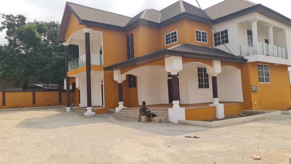 Executive 6 Bedroom Storey House for Rent in Kumasi
