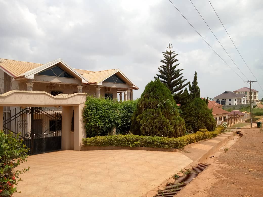 Executive 6 Bedroom Storey House for Rent