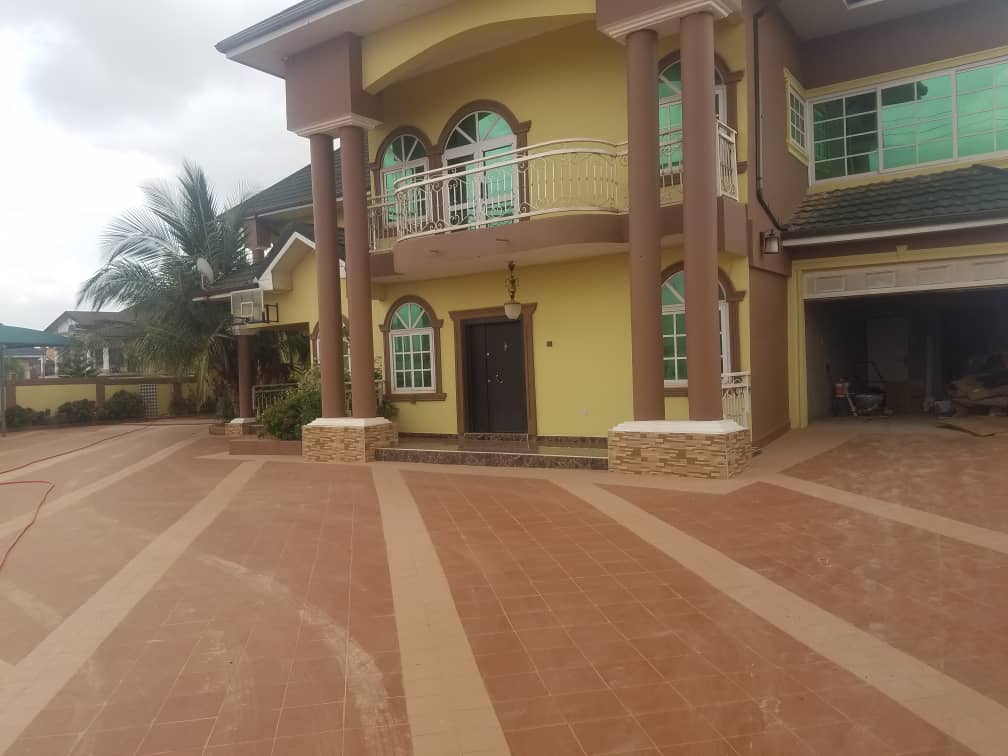 Executive 7 Bedroom House with 1 Bedroom BQ for Sale in Kumasi
