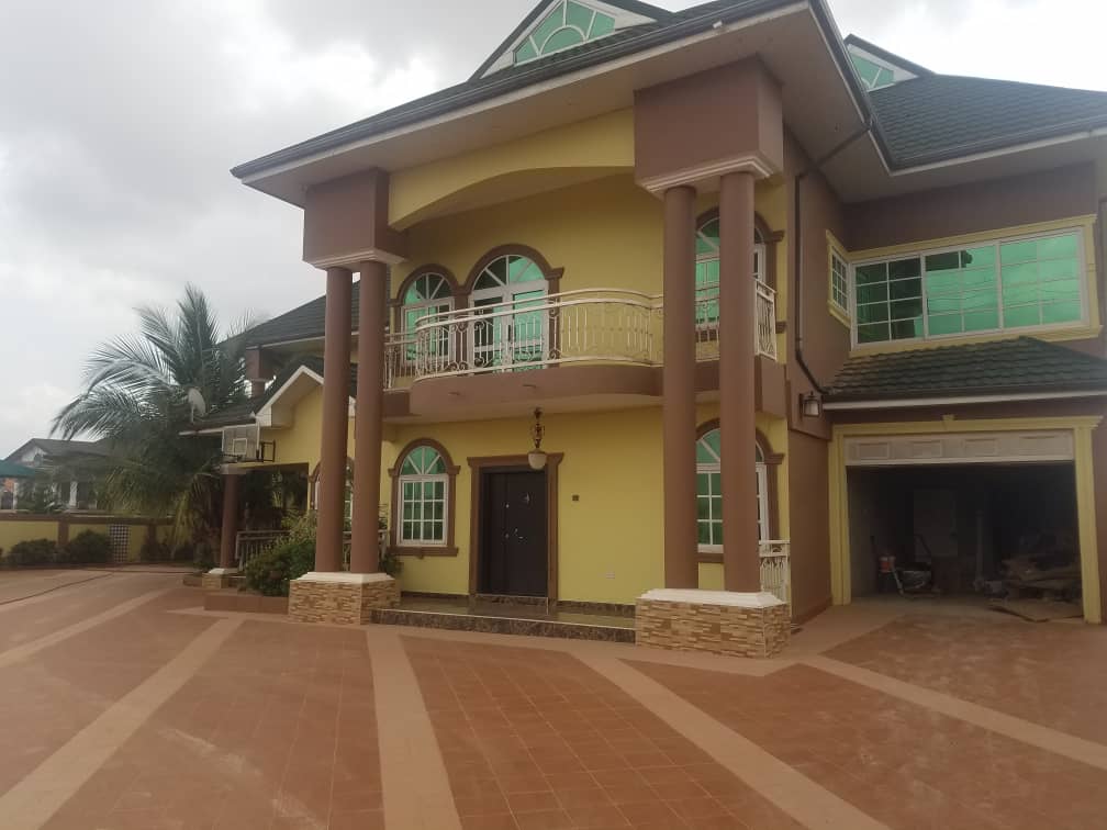 Executive 7 Bedroom House with 1 Bedroom BQ for Sale in Kumasi