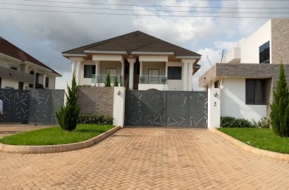 Luxurious 5 Bedroom House for Sale